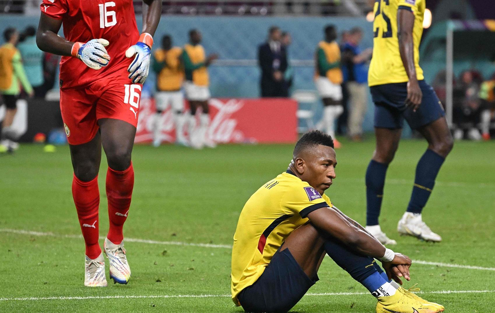 爱游戏APP-塞内加尔队击败对手，获得胜利晋级