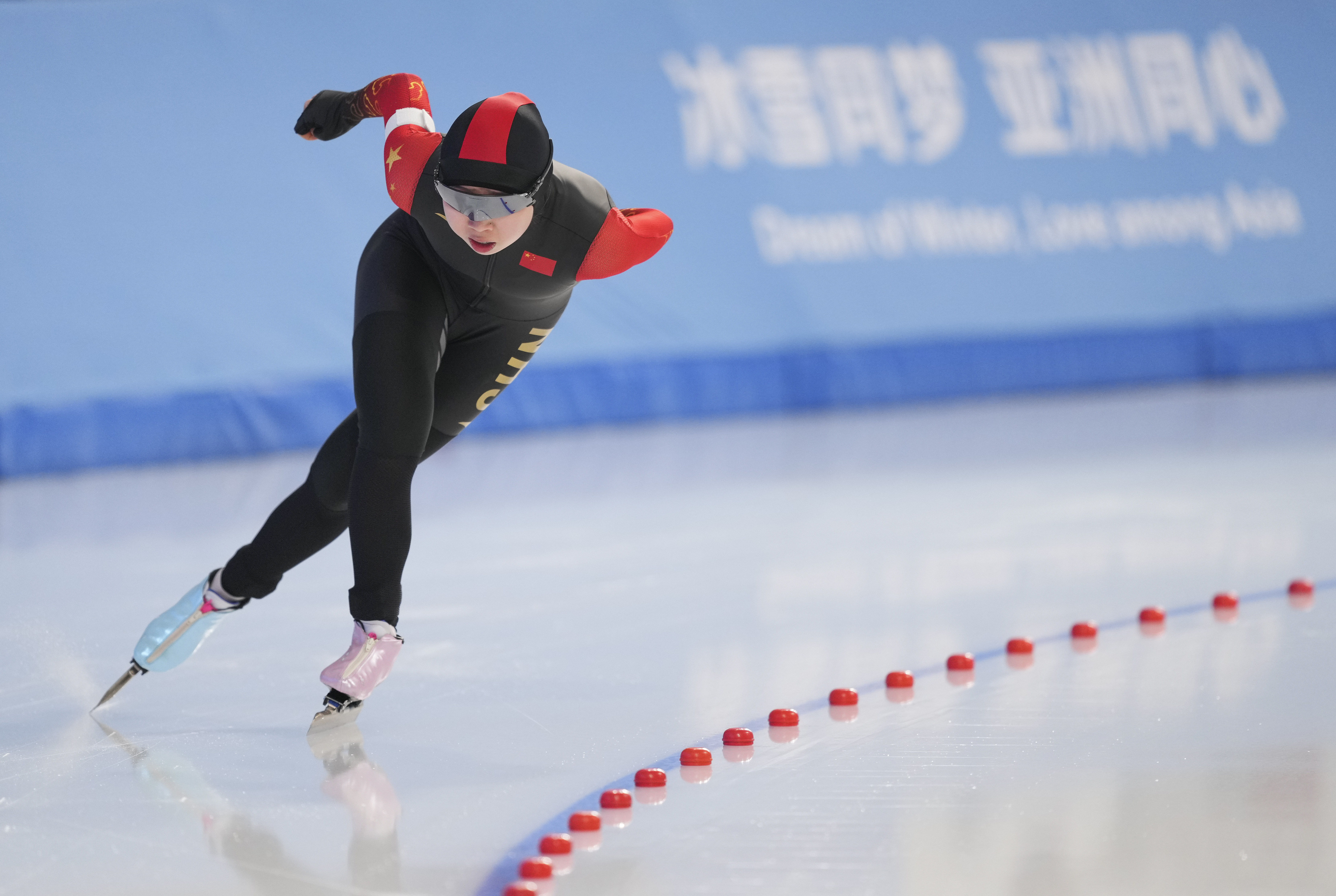 奥地利选手展现冰上优势,实现滑冰壮举的简单介绍 奥地利选手展现冰上优势,实现滑冰壮举的简单介绍