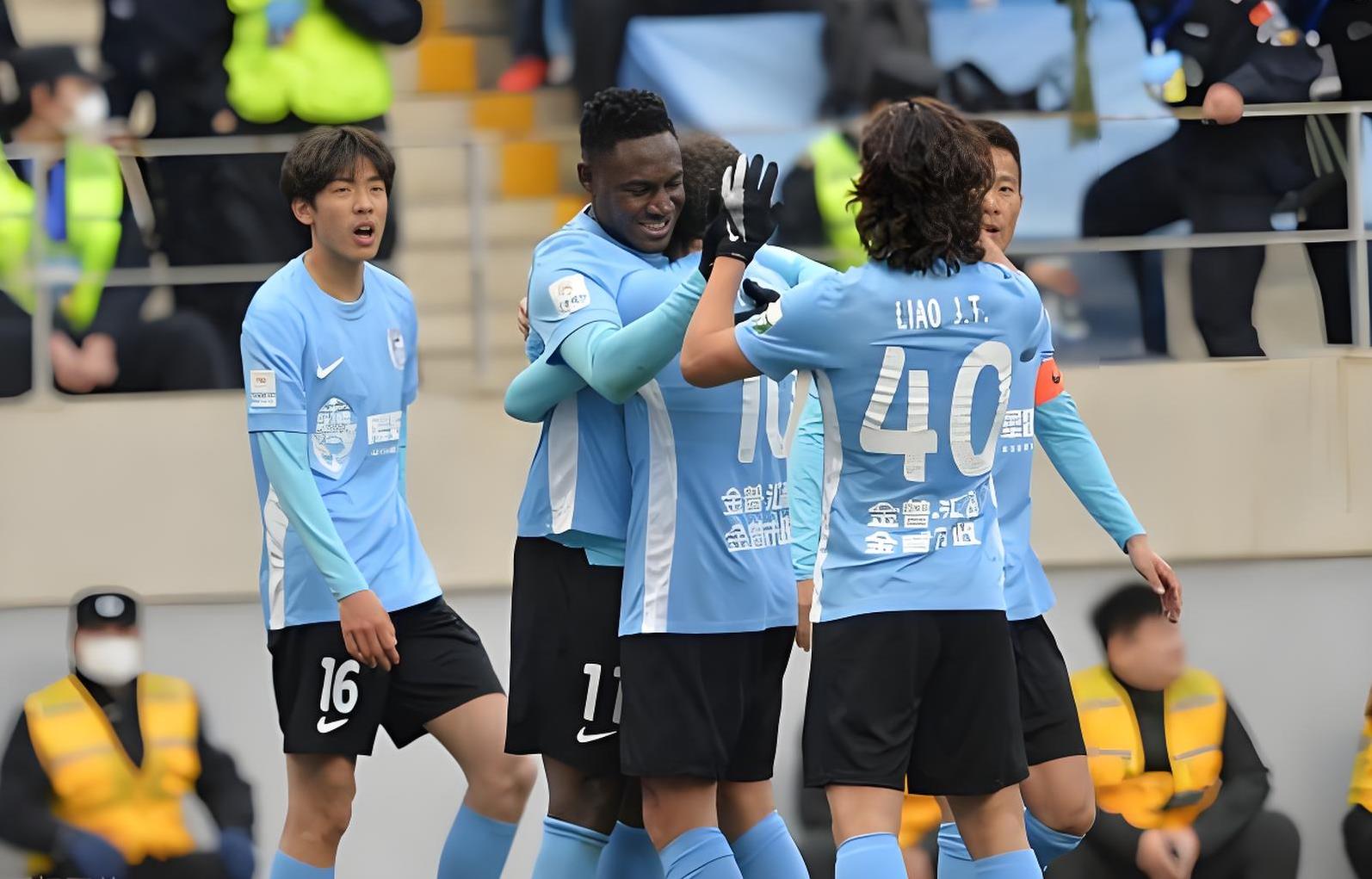 爱游戏APP-青岛黄海交锋大连人，新援投入球队彰显能力