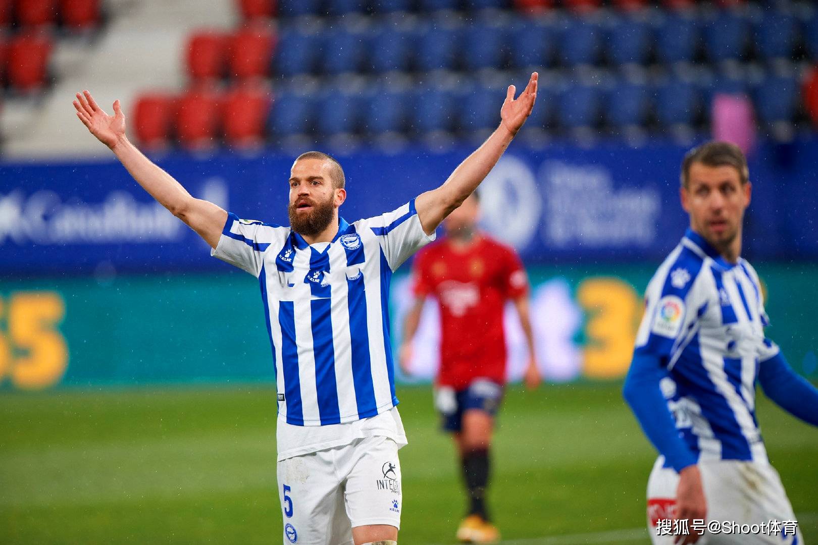 AYX官方直播-阿拉维斯队取得稳健胜利，迈向胜利