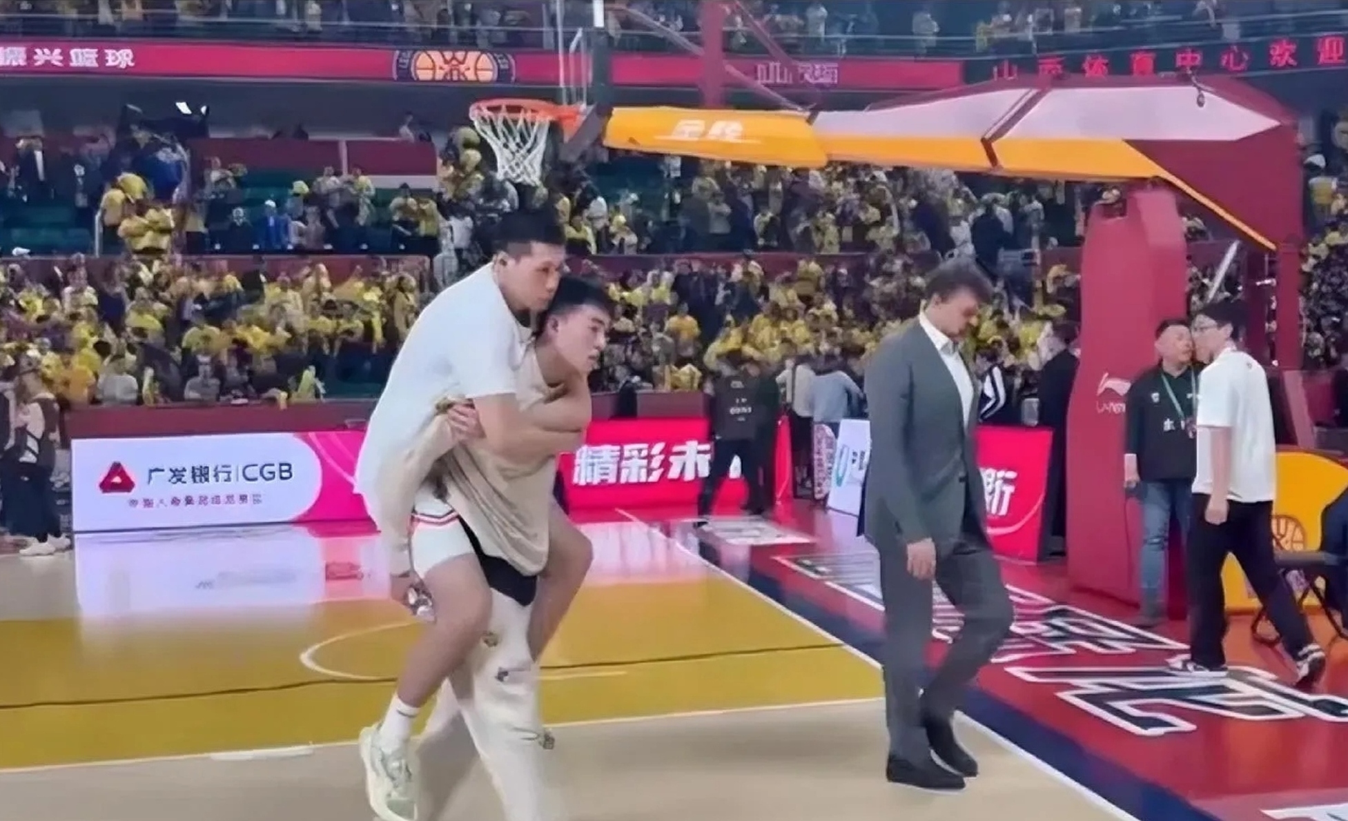 包含比分悬殊的比赛，一方大胜另一方惨败的词条