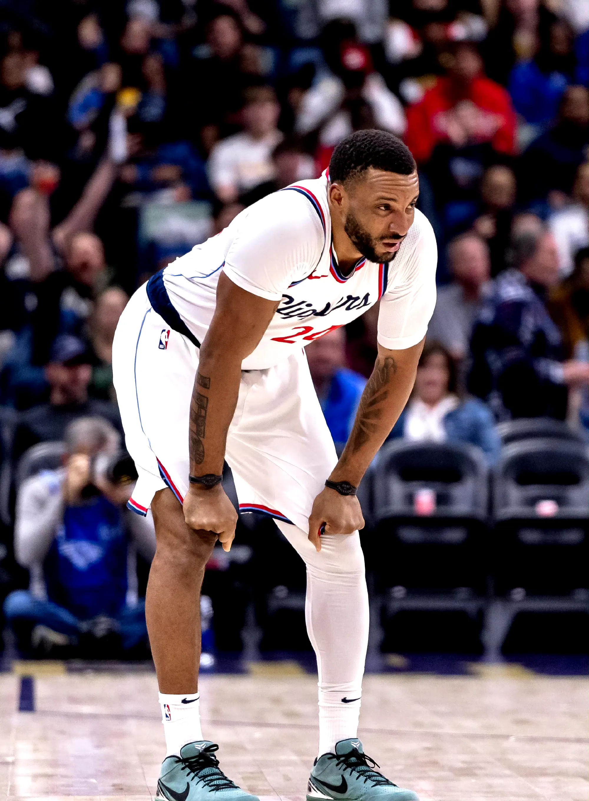 快船核心受挫,球队战绩堪忧 快船核心受挫,球队战绩堪忧