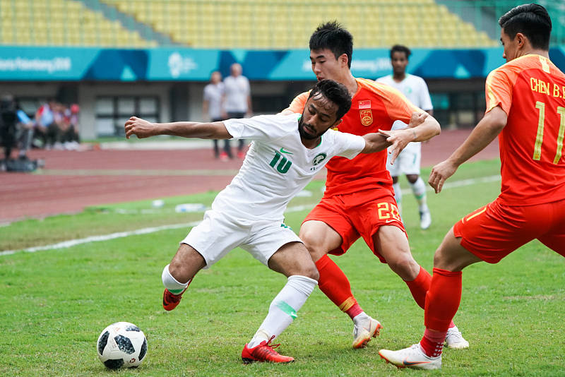 爱游戏APP-太阳强攻节奏明快，轻松击溃对手