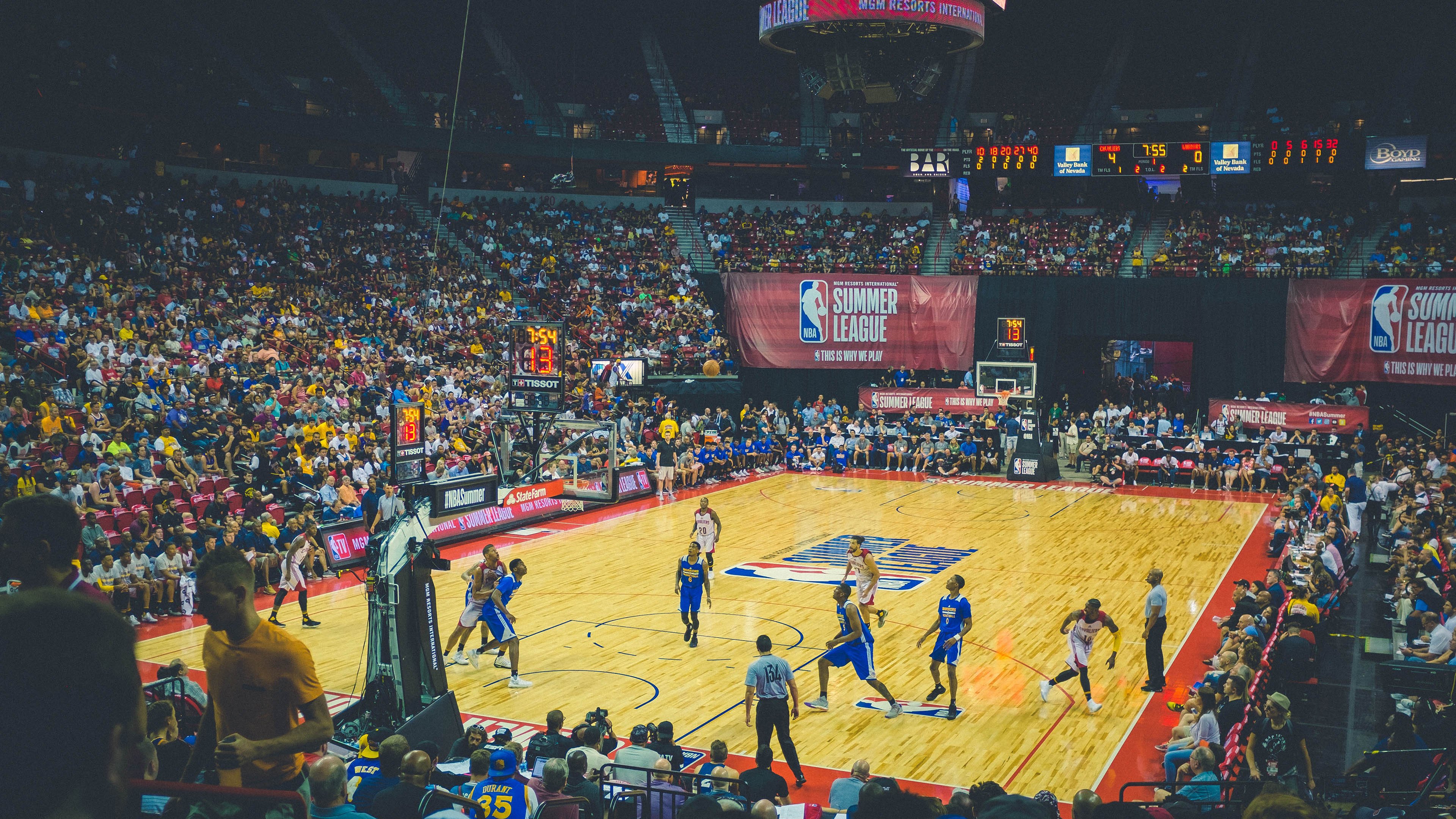 赛道上的逆袭，雷诺鏖战红牛二队，勒克莱尔状态火热点燃赛场